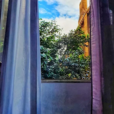 A Un Passo Dal Centro بيت ضيافة 4*