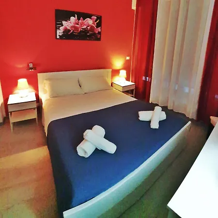 A Un Passo Dal Centro بيت ضيافة 4*